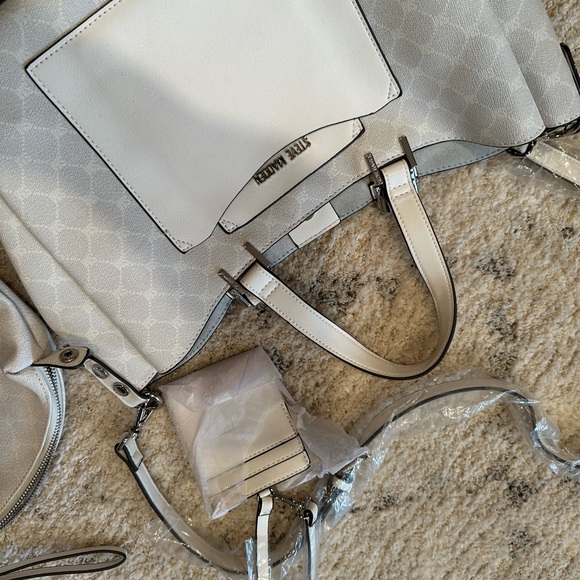Steve Madden White Logo Handbag with Clutch and Keychain Card Holder - Picture 3 of 7